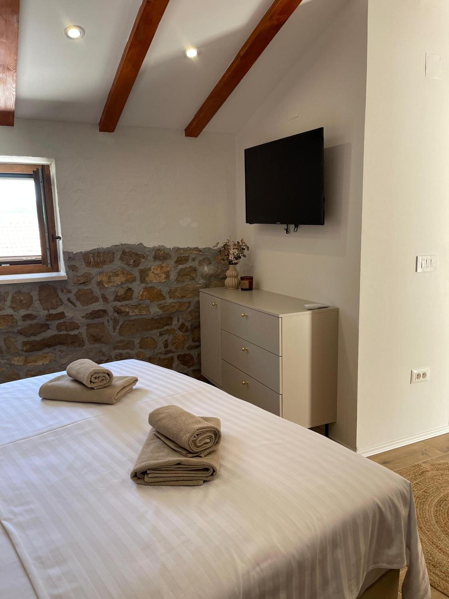 Monte Cristo Wines & Rooms Kuna Pelješka エクステリア 写真